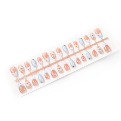 Künstlerisches floral-verziertes Press-On Nageldesign