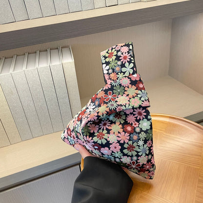 Stilvolle Blumenbedruckte Clutch
