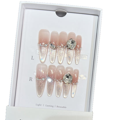 Dekorativer Stiletto Press-On Nagelkunstset mit Strassdetails Brehn