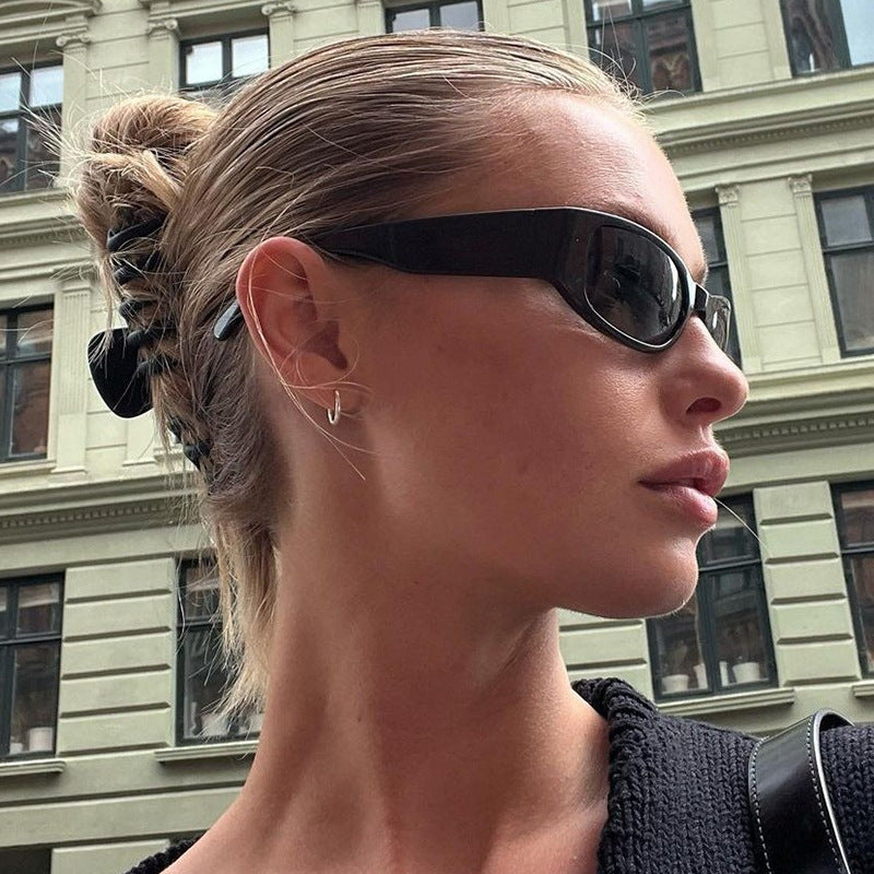 Damen sportliche Sonnenbrille mit breitem Rahmen und UV-Schutz Brehn
