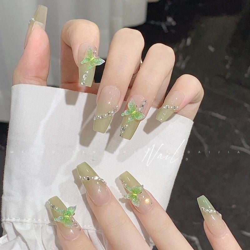 Kunstvolle Nagelspitzen Design Brehn
