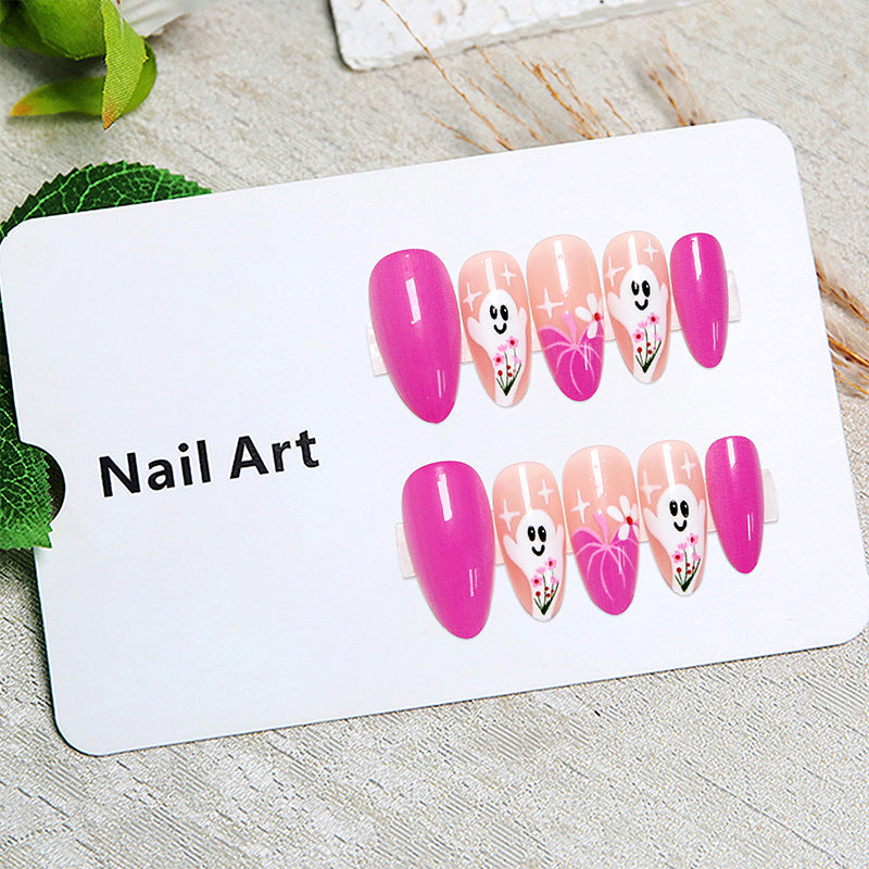 Kreative Nagelspitzen mit Geisterdesign und Blütenmotiven Brehn