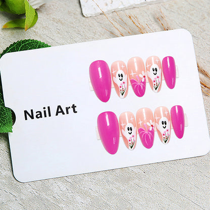 Kreative Nagelspitzen mit Geisterdesign und Blütenmotiven Brehn