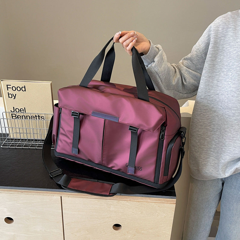 Sportliche Reisetasche Mit Verstellbarem Schultergurt Brehn