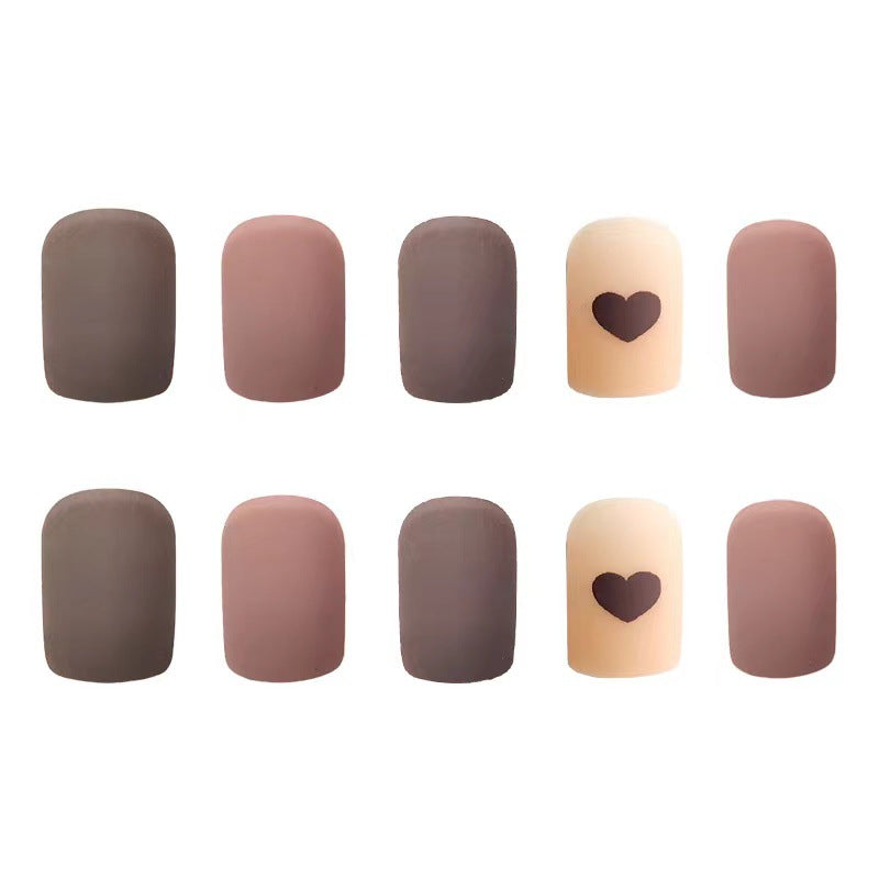 Kunstvolle Herz-Nagelkunst Brehn