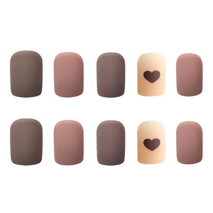 Kunstvolle Herz-Nagelkunst Brehn