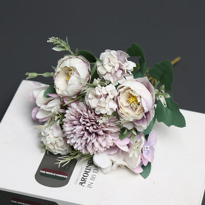 Luxuriöser Faux-Blumenstrauß