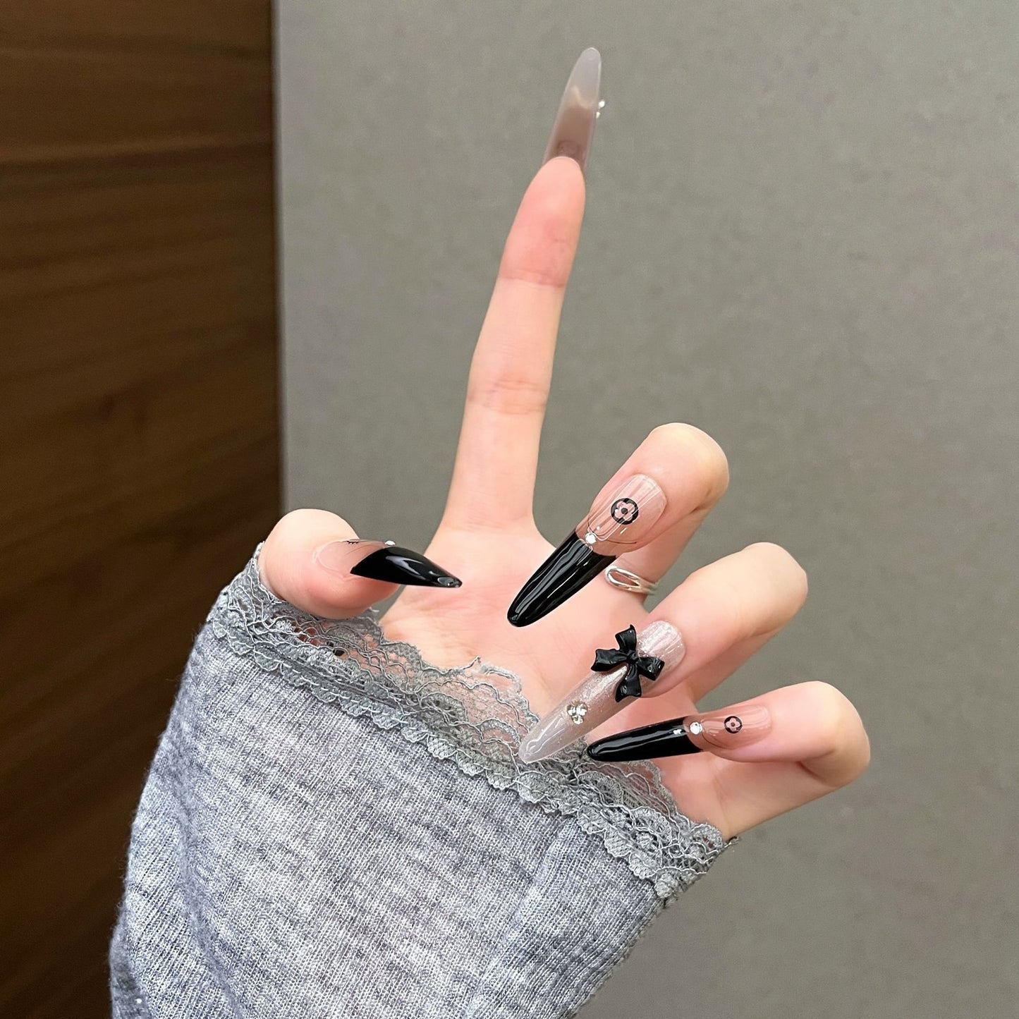 Kreatives Theme Press-On Nagelkunst Brehn