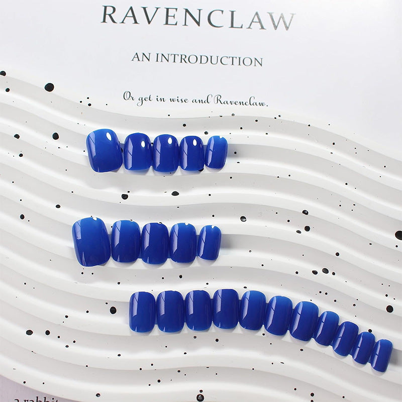 Kunstnagelset mit luxuriösen und glanzvollen blauen Designs Brehn
