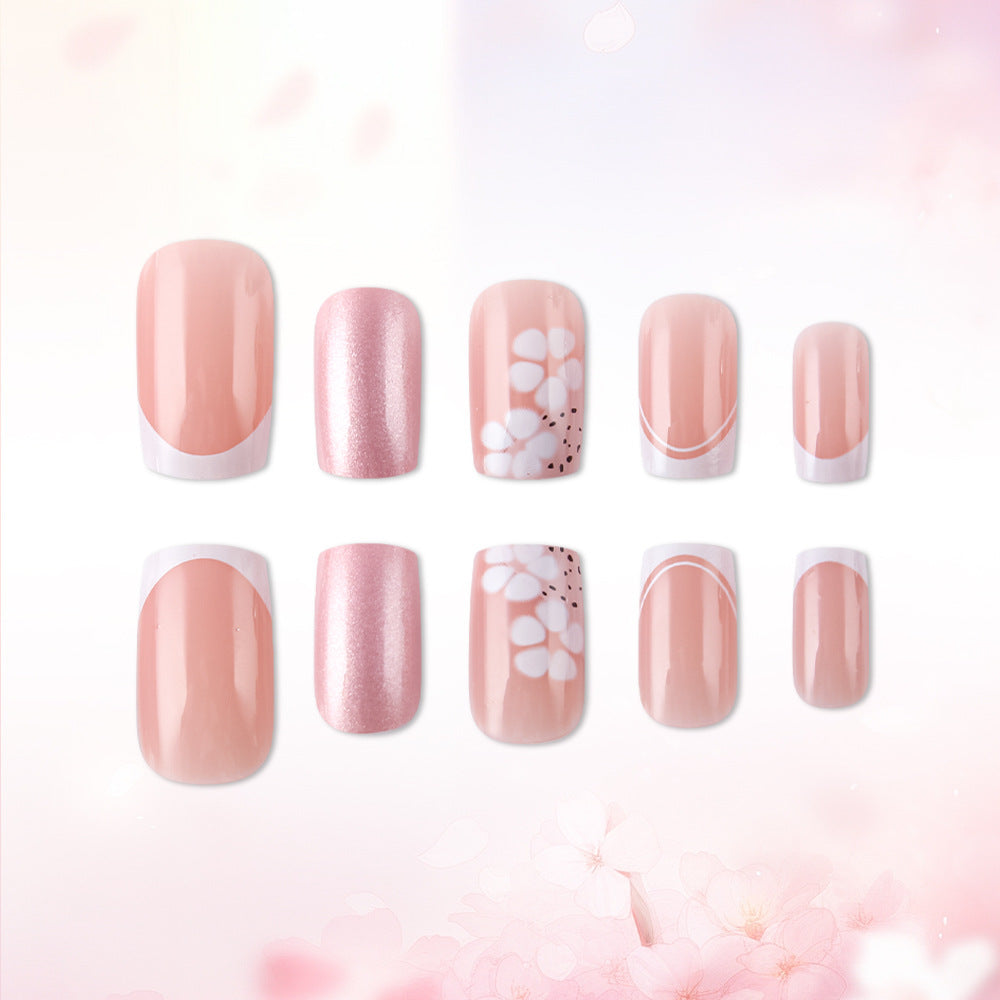 Künstlerisches Press-On-Nageldesign Brehn