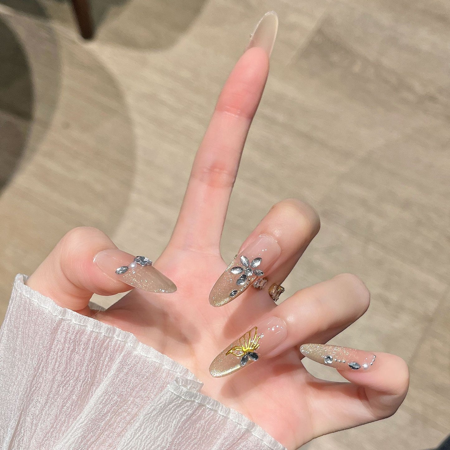 Künstlerische Glitter-Nagelverlängerungen Brehn