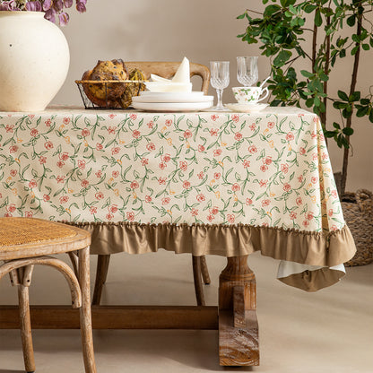 Tischdecke mit floraler Vintage-Print‑Optik und gerafftem Volant Brehn
