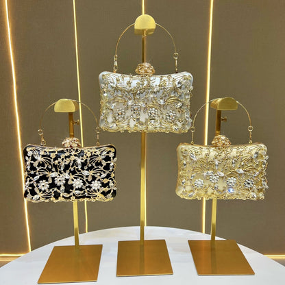 Luxuriöse mit Blumen verzierte Abendtasche
