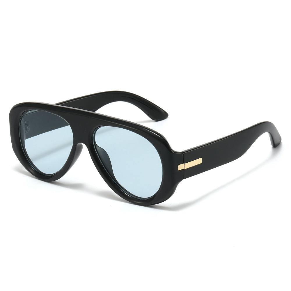 Vintage-inspirierte Fliegerbrille mit subtilen goldenen Akzenten Brehn