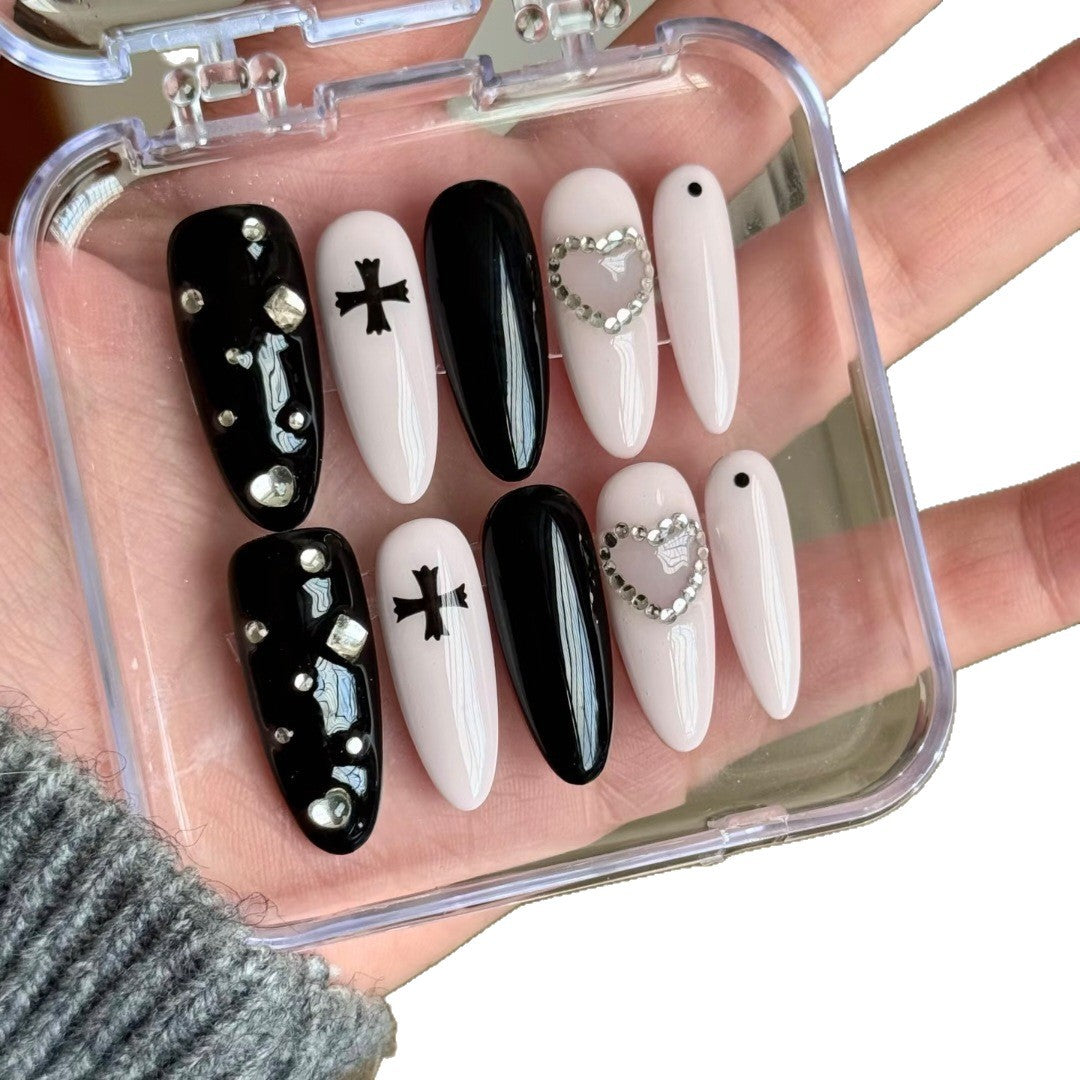 Dekoratives Press-On Nagelkunst-Set mit Kristallen und gotischen Akzenten