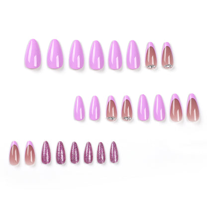 Kunstvolle Nagelkunst mit Glitzer- und Ombre-Effekten Brehn