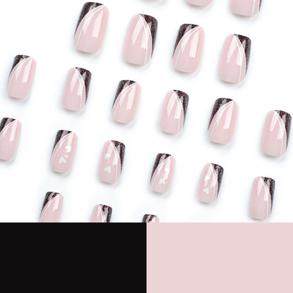 Kunstvolle Nagelkunst mit elegantem Glitter und Herzdesign Brehn