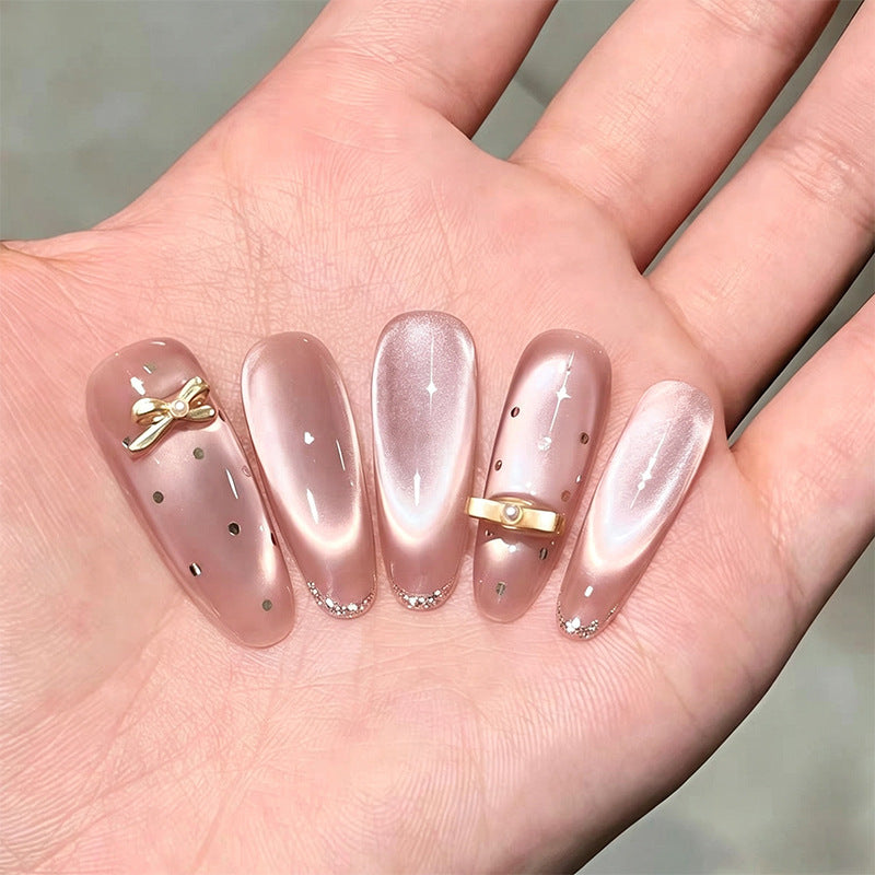 Kunstnagelset mit eleganten Schmuckdetails Brehn