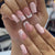 Dekoratives Press-On Nagelkunstset mit floralen Designs Brehn