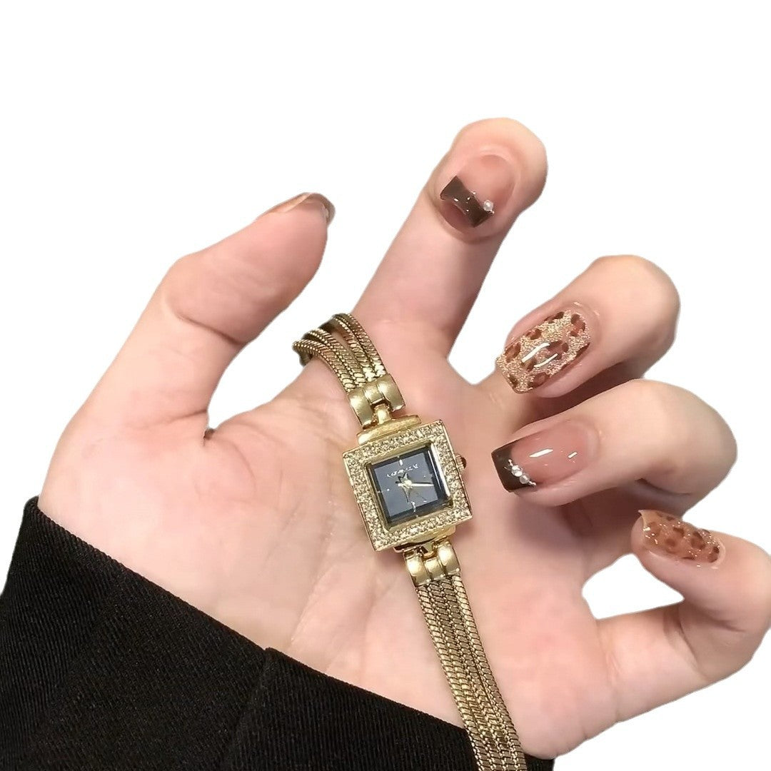 Elegante Armbanduhr mit Quadratischem Zifferblatt und Luxuriöser Mesh-Band Brehn