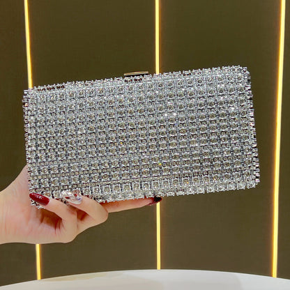 Edelstein-besetzte Abendclutch