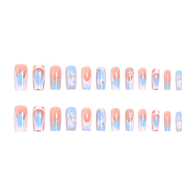 Kunstvolle Nagelspitzen mit maritimem Design Brehn
