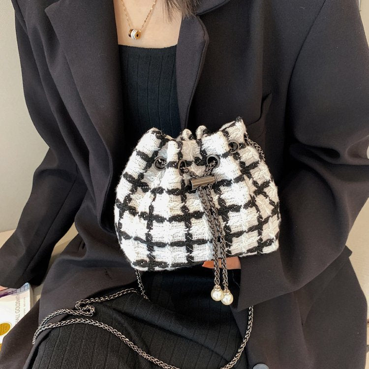 Woven Bucket Handtasche