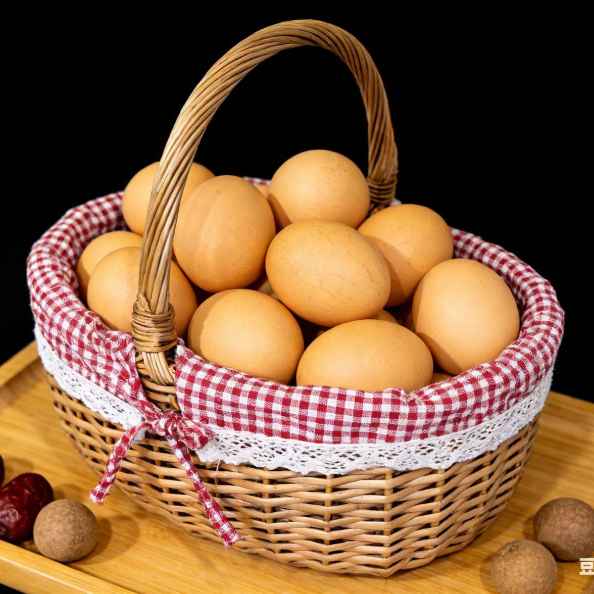 Damen geflochtener Korb mit romantischem Gingham-Muster Brehn
