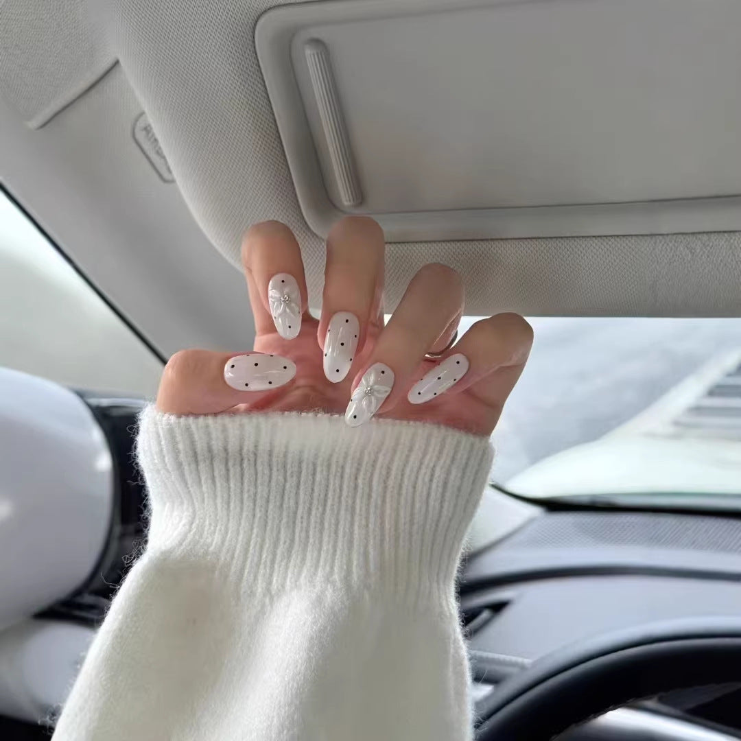 Dekoratives Press-On Nagelkunstset mit einzigartigen 3D-Elementen