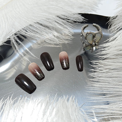 Kreative Kunstnägel mit Glitzer- und Hochglanz-Finish Brehn