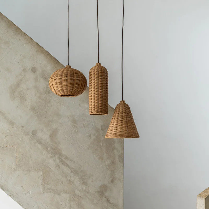 Handgefertigte Pendelleuchte aus geflochtenem Rattan Brehn