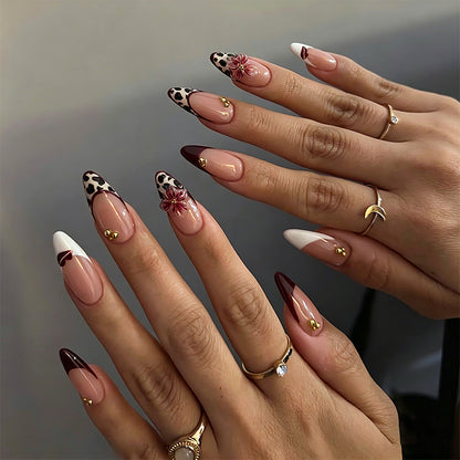 Kunstnagelset mit eleganten floralen Mustern und glamourösen Details Brehn