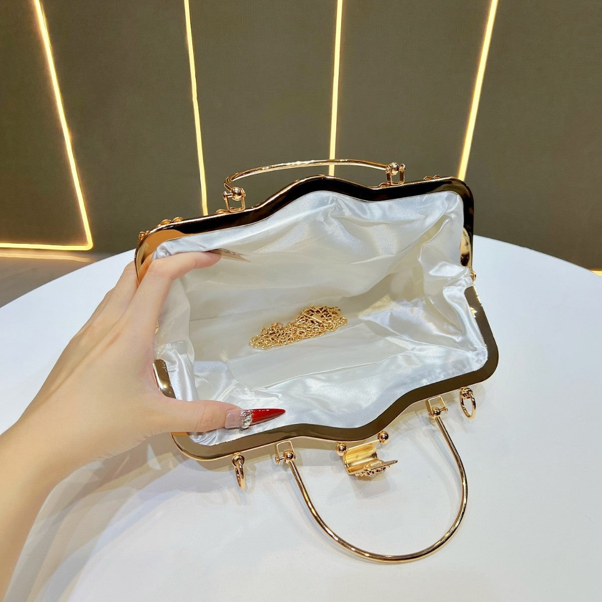 Verziertes vintage-inspiriertes Abendtasche