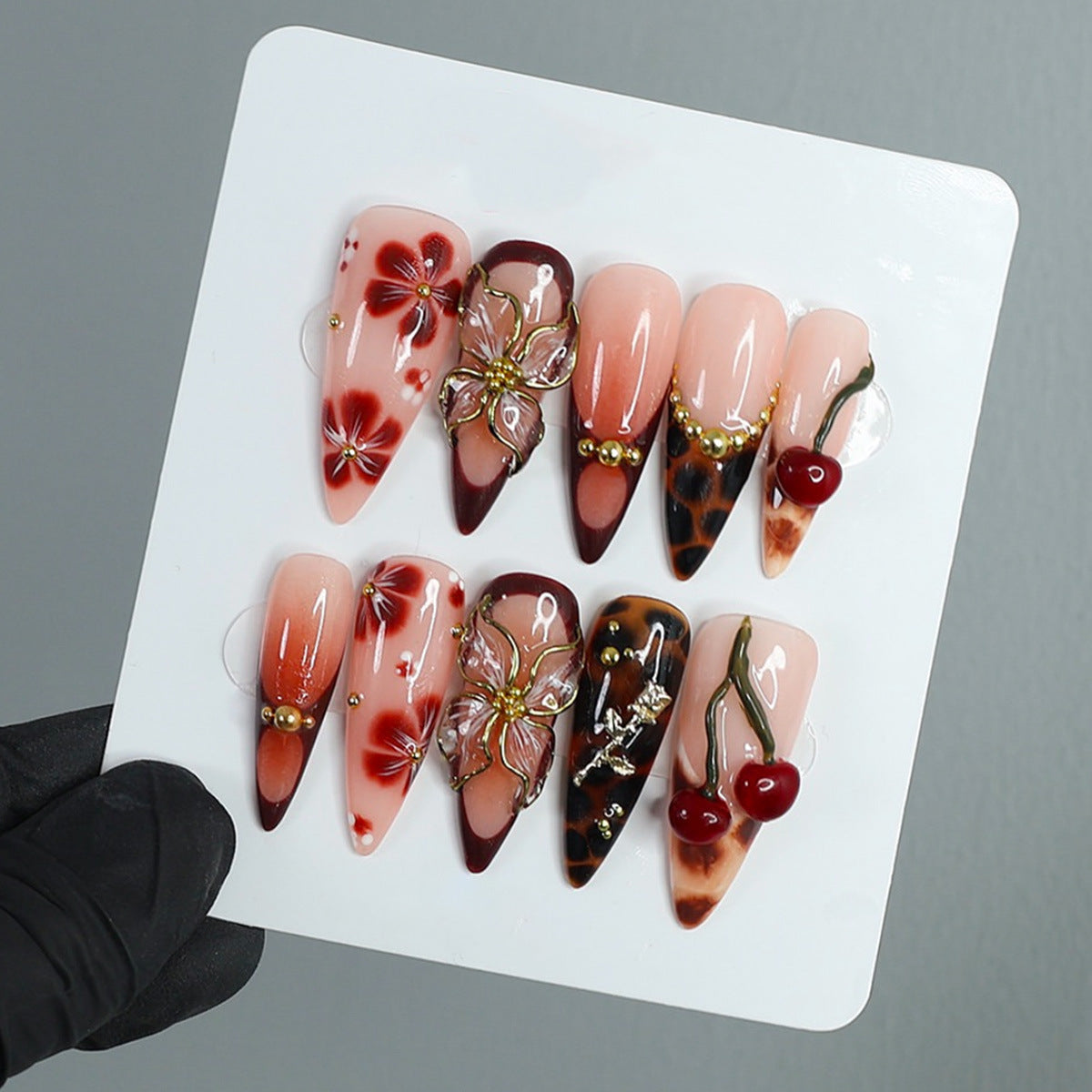 Künstlerisches dekoratives Press-On Nagelset Brehn