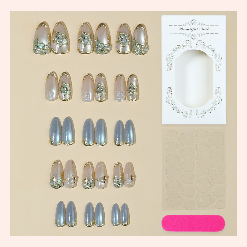 Elegante florale verzierte Press-On-Nagelset Brehn