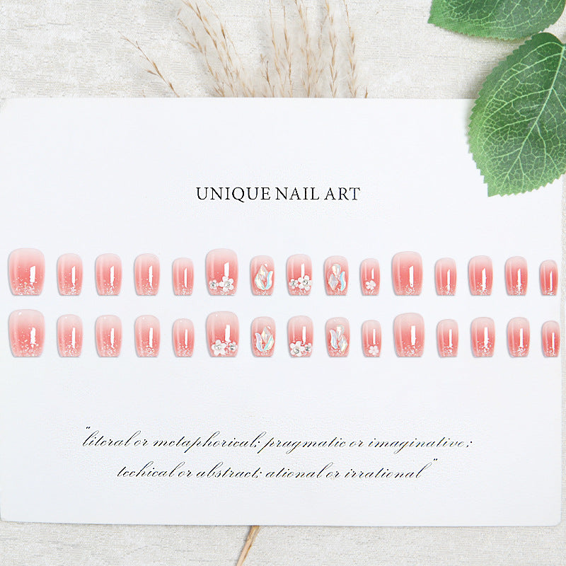 Kunstnagelset mit floralen 3D-Verzierungen und elegantem Glitzer Brehn