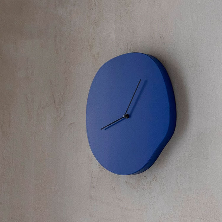 Moderne abstrakte Wanduhr