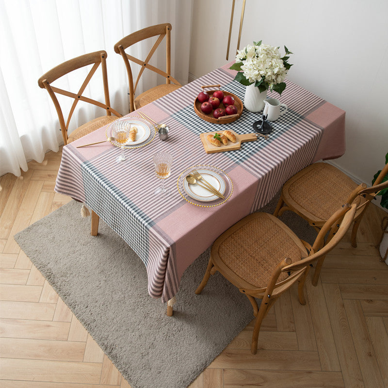 Elegante karierte Tischdecke