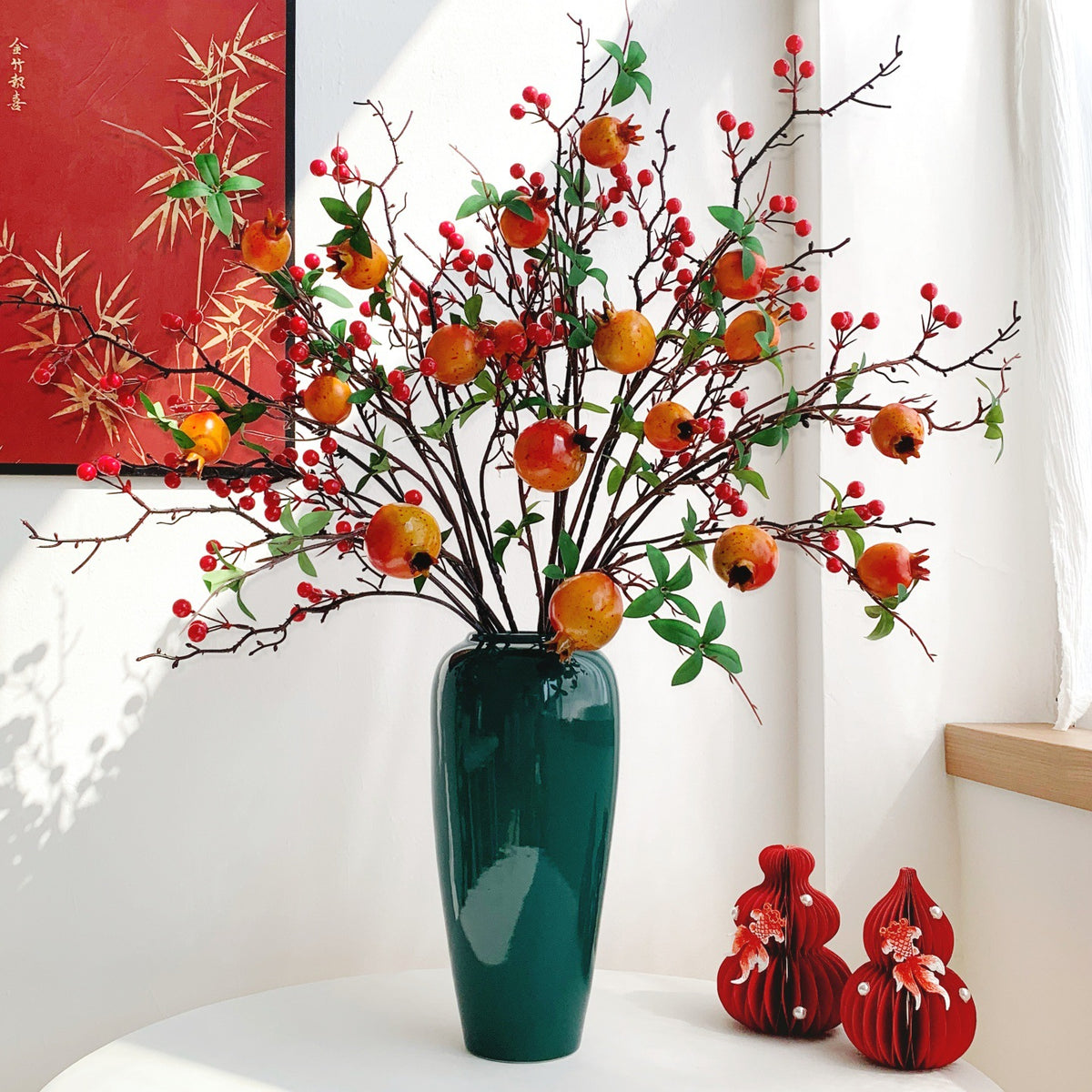 Dekorative Granatapfelblütenarrangement