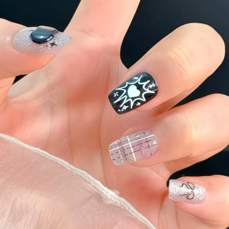 Kunstnagelset mit festlichem Weihnachtsdesign und kreativen Motiven Brehn