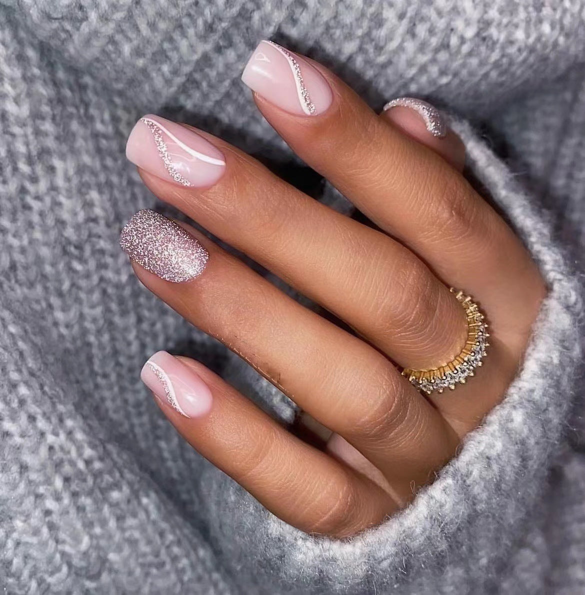 Glitzernde Stiletto-Nagelverlängerungen Brehn