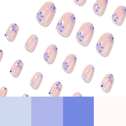 Kunstvolle Nagelkunst mit floralen Mustern Brehn