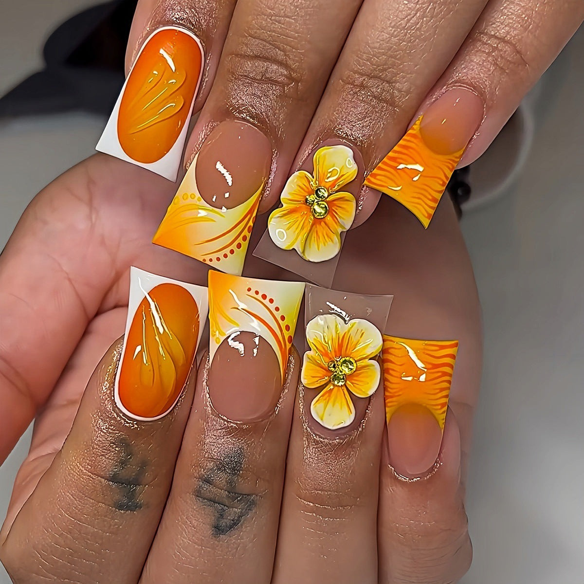 Dekorative florale Press-On Nagelset Brehn