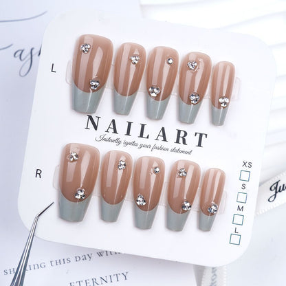 Künstlerisches Stiletto Press-On Nagelset mit floralem Schmuck Brehn