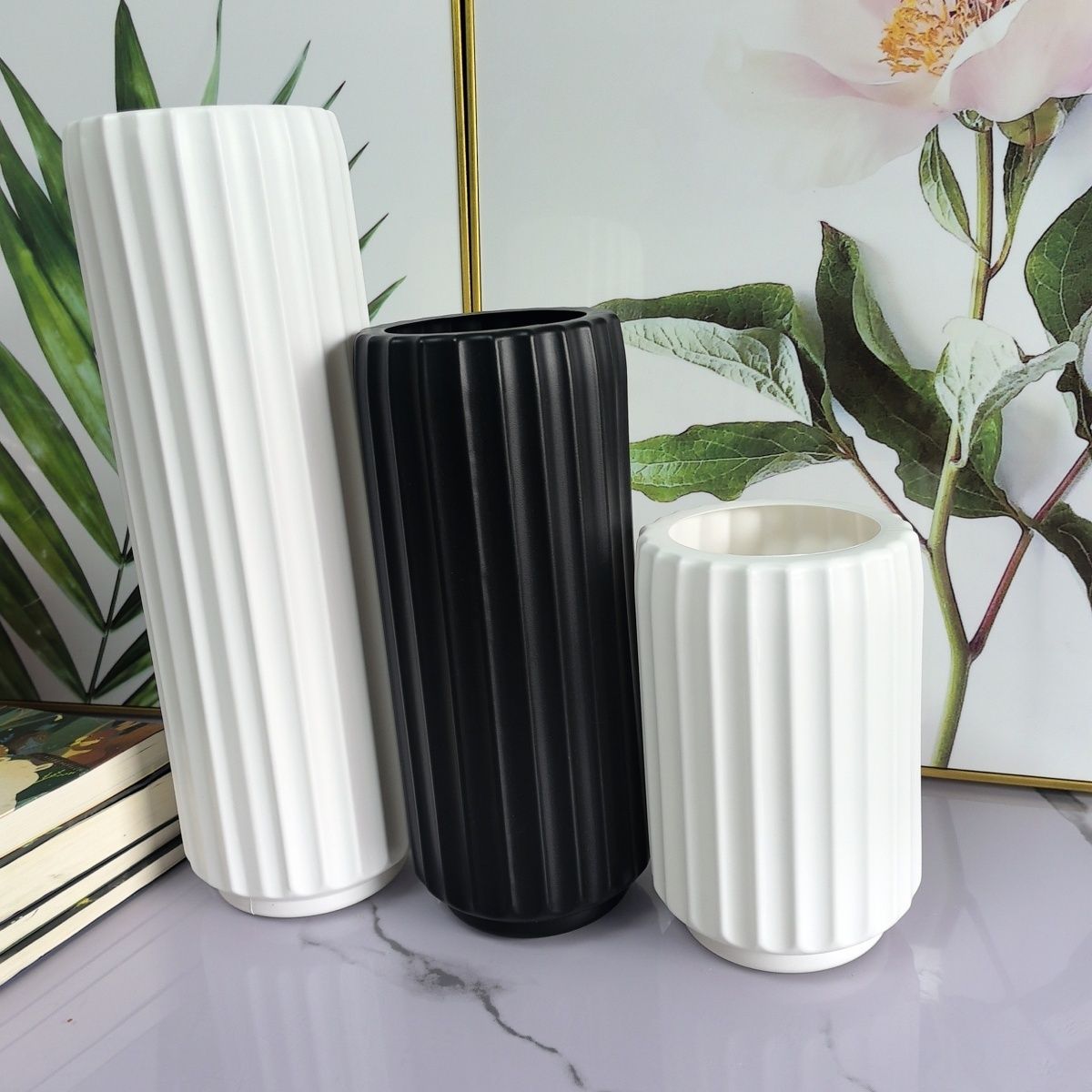 Dekorative vertikale gerippte Vase Brehn