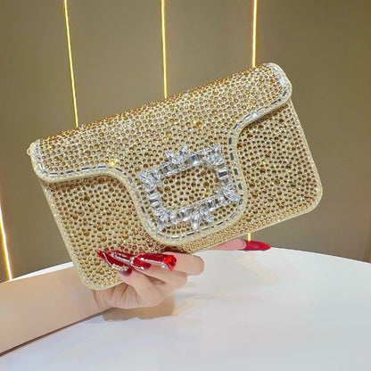 Glänzende, mit Kristallen verzierte Abend-Clutch