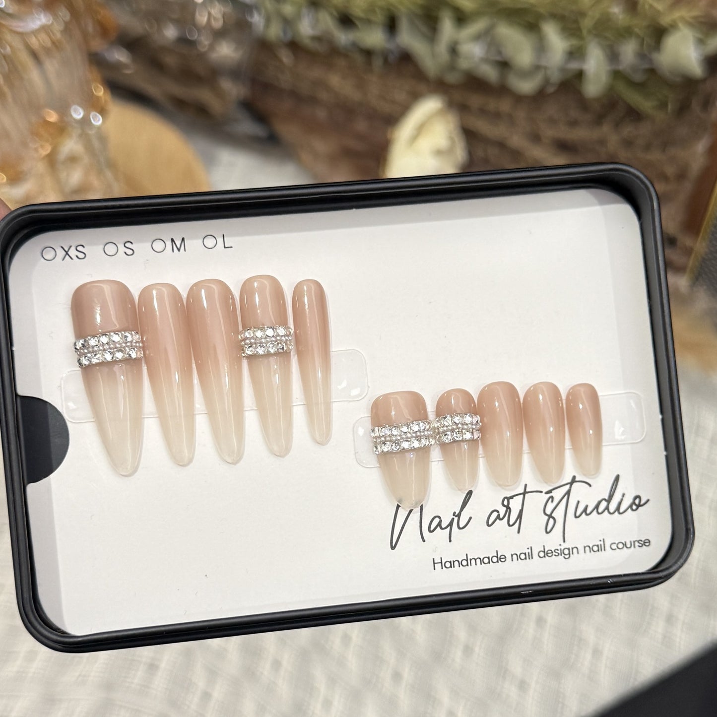 Stiletto Nagelkunst Tipps mit Strassakzenten Brehn