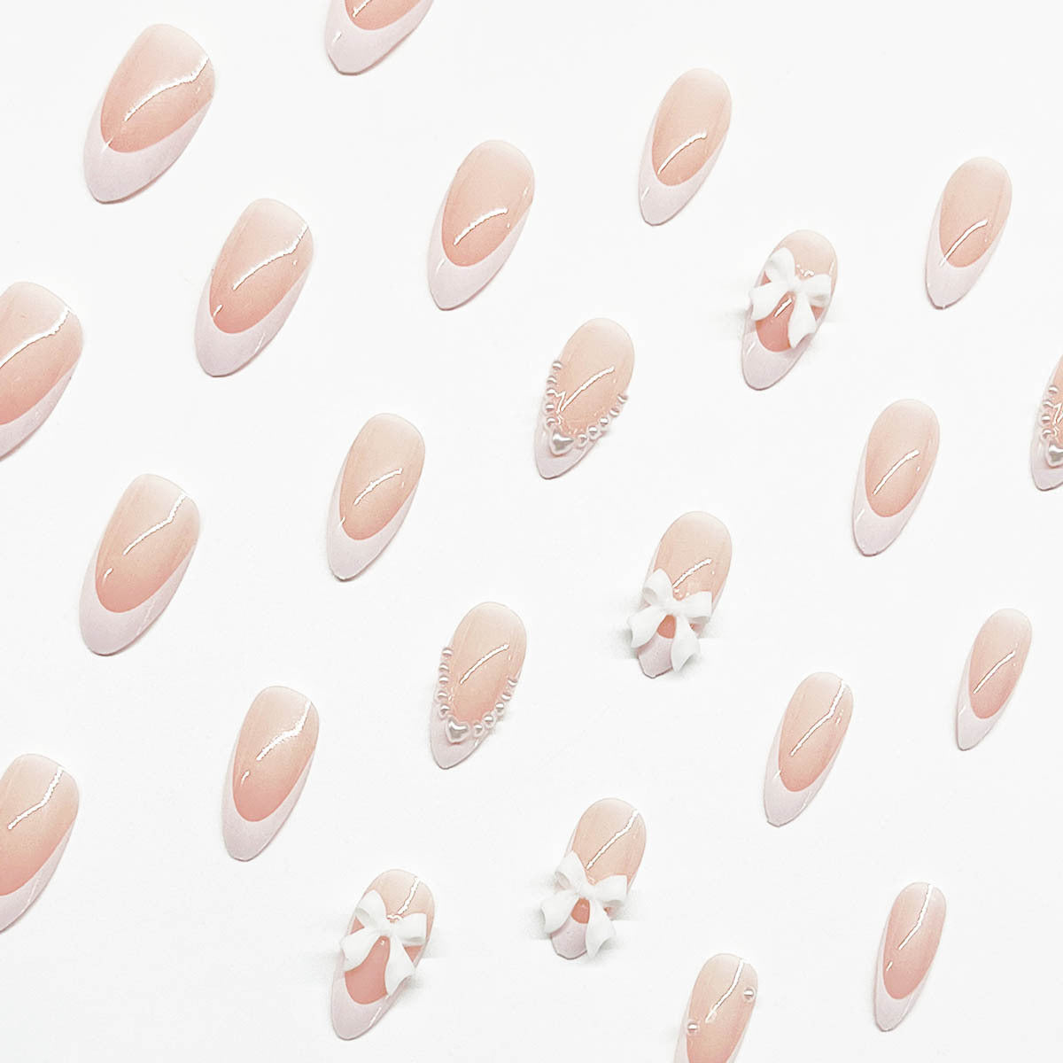 Elegante mit Schleifen verzierten Acryl-Nagelerweiterungen Brehn