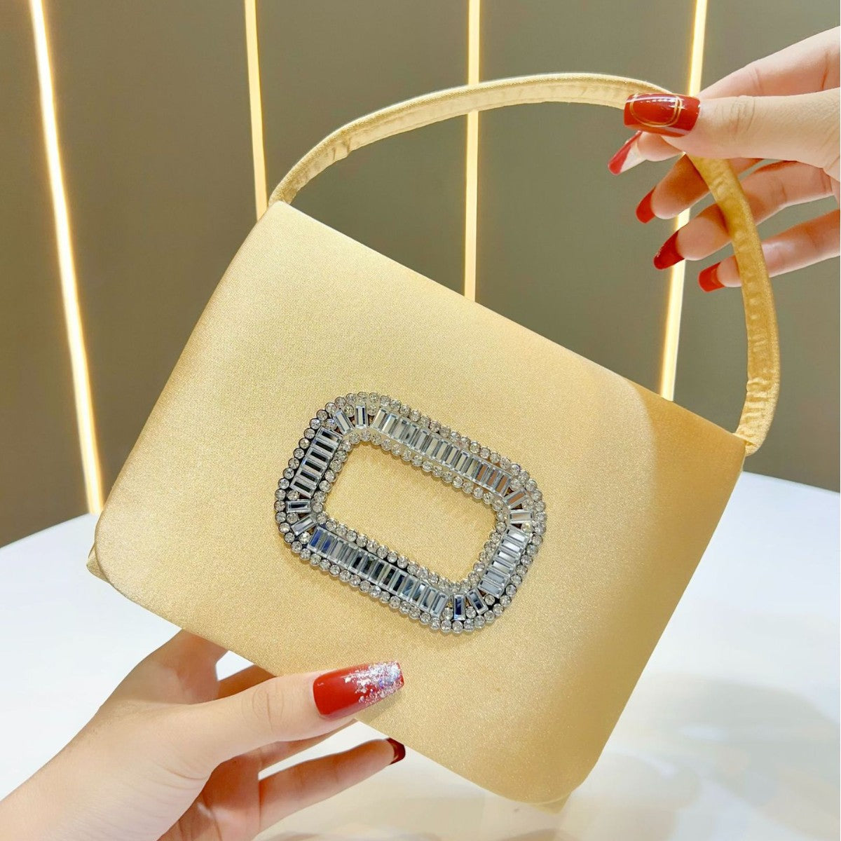 Stilvolle Satin Abendtasche