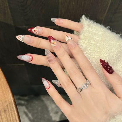 Künstlerisches Press-On Nagelset mit floralem und geometrischem Design